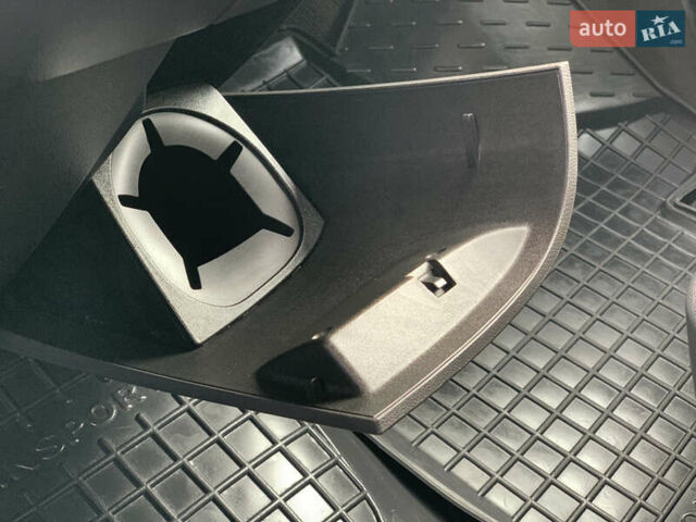 Серый Фольксваген Transporter, объемом двигателя 2.5 л и пробегом 352 тыс. км за 14455 $, фото 53 на Automoto.ua