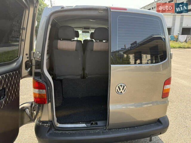 Серый Фольксваген Transporter, объемом двигателя 1.9 л и пробегом 280 тыс. км за 7800 $, фото 5 на Automoto.ua
