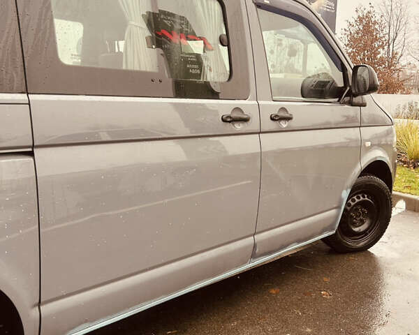 Серый Фольксваген Transporter, объемом двигателя 1.97 л и пробегом 338 тыс. км за 10700 $, фото 4 на Automoto.ua