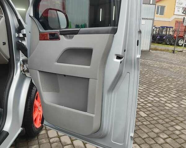 Серый Фольксваген Transporter, объемом двигателя 1.97 л и пробегом 209 тыс. км за 13800 $, фото 19 на Automoto.ua