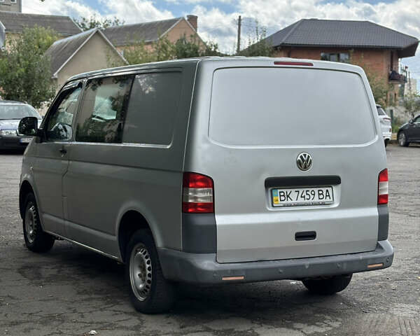 Серый Фольксваген Transporter, объемом двигателя 1.97 л и пробегом 364 тыс. км за 14500 $, фото 2 на Automoto.ua