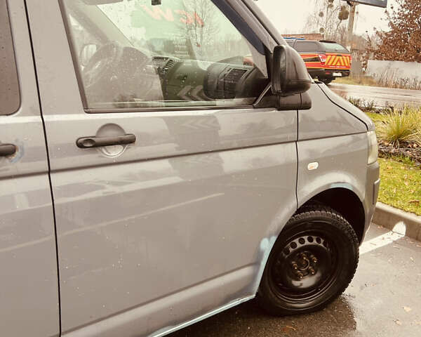 Серый Фольксваген Transporter, объемом двигателя 1.97 л и пробегом 338 тыс. км за 10700 $, фото 3 на Automoto.ua