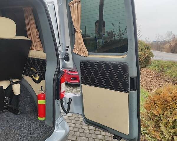 Серый Фольксваген Transporter, объемом двигателя 1.97 л и пробегом 209 тыс. км за 13800 $, фото 31 на Automoto.ua