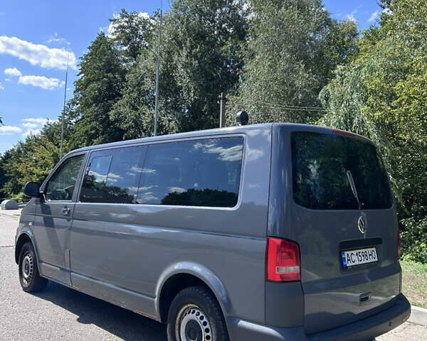 Серый Фольксваген Transporter, объемом двигателя 1.97 л и пробегом 330 тыс. км за 12500 $, фото 3 на Automoto.ua