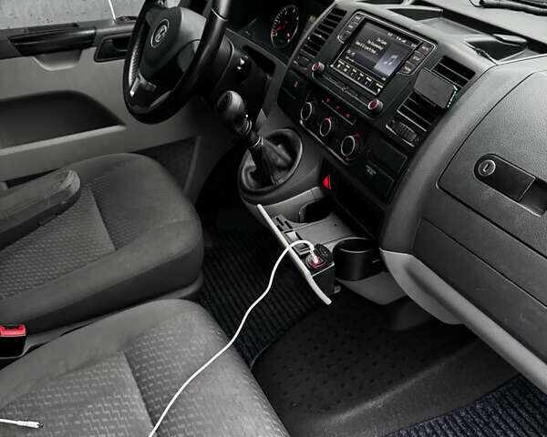 Серый Фольксваген Transporter, объемом двигателя 1.9 л и пробегом 365 тыс. км за 14500 $, фото 22 на Automoto.ua