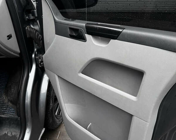 Серый Фольксваген Transporter, объемом двигателя 1.9 л и пробегом 365 тыс. км за 14500 $, фото 20 на Automoto.ua