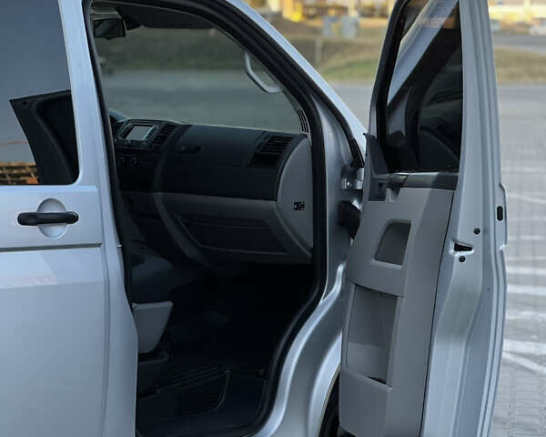 Серый Фольксваген Transporter, объемом двигателя 2 л и пробегом 190 тыс. км за 17500 $, фото 24 на Automoto.ua