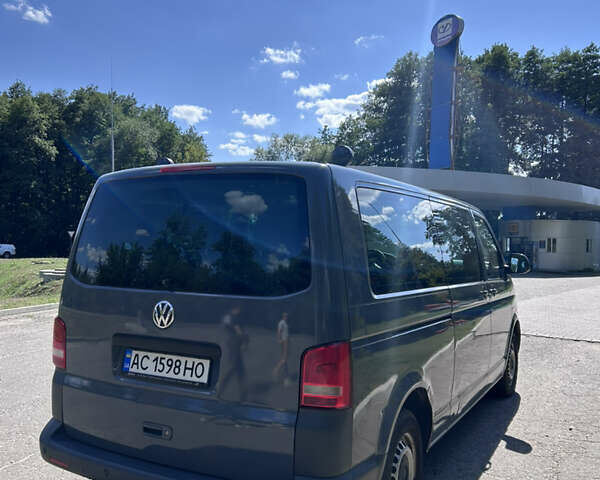 Серый Фольксваген Transporter, объемом двигателя 1.97 л и пробегом 330 тыс. км за 12500 $, фото 2 на Automoto.ua
