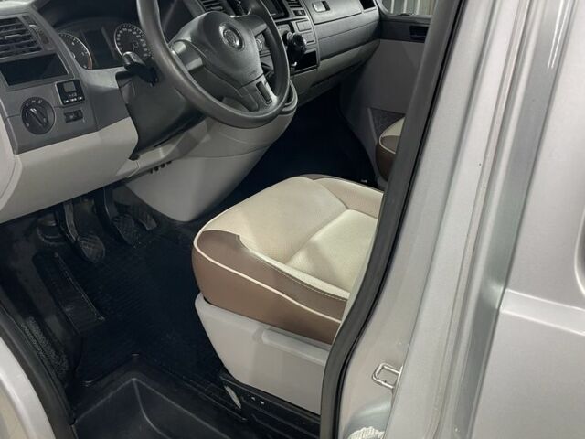 Серый Фольксваген Transporter, объемом двигателя 2 л и пробегом 437 тыс. км за 9000 $, фото 4 на Automoto.ua