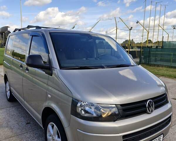 Серый Фольксваген Transporter, объемом двигателя 1.97 л и пробегом 299 тыс. км за 16800 $, фото 2 на Automoto.ua