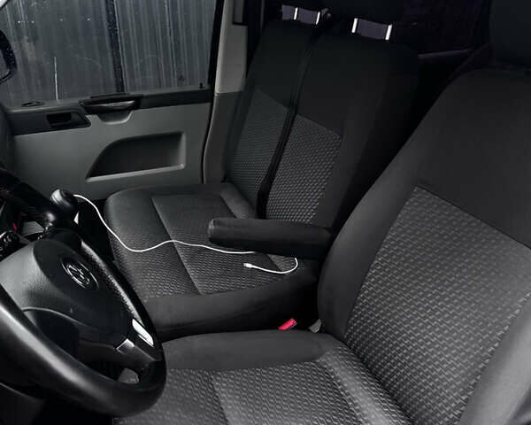 Серый Фольксваген Transporter, объемом двигателя 1.9 л и пробегом 365 тыс. км за 14500 $, фото 13 на Automoto.ua