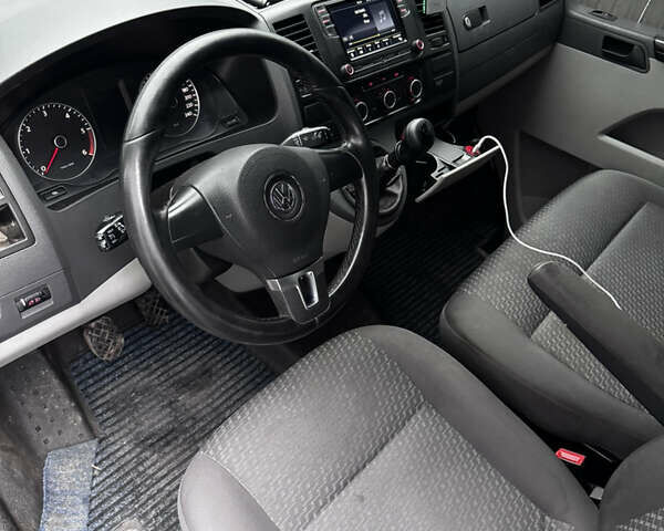 Серый Фольксваген Transporter, объемом двигателя 1.9 л и пробегом 365 тыс. км за 14500 $, фото 14 на Automoto.ua