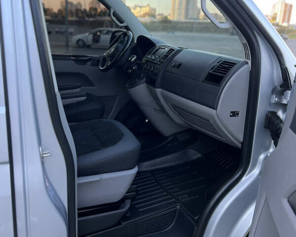 Серый Фольксваген Transporter, объемом двигателя 2 л и пробегом 190 тыс. км за 17500 $, фото 26 на Automoto.ua