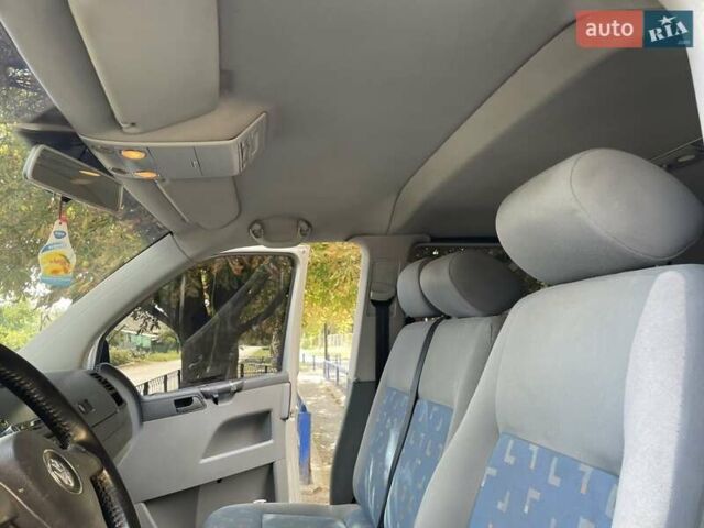 Серый Фольксваген Transporter, объемом двигателя 1.97 л и пробегом 327 тыс. км за 14300 $, фото 3 на Automoto.ua