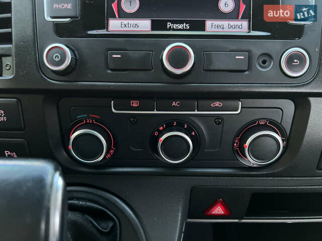 Серый Фольксваген Transporter, объемом двигателя 2 л и пробегом 190 тыс. км за 17500 $, фото 45 на Automoto.ua