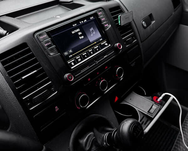 Серый Фольксваген Transporter, объемом двигателя 1.9 л и пробегом 365 тыс. км за 14500 $, фото 15 на Automoto.ua