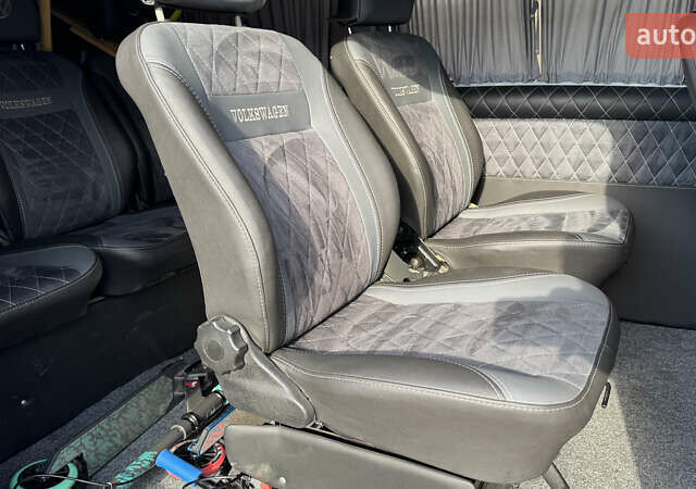 Серый Фольксваген Transporter, объемом двигателя 1.97 л и пробегом 260 тыс. км за 14000 $, фото 3 на Automoto.ua