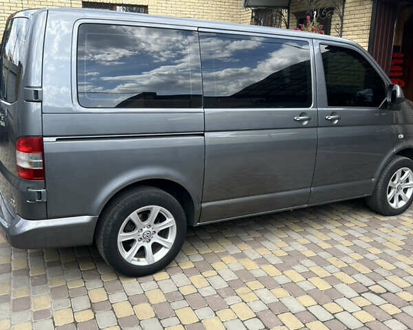Серый Фольксваген Transporter, объемом двигателя 1.97 л и пробегом 276 тыс. км за 18500 $, фото 5 на Automoto.ua