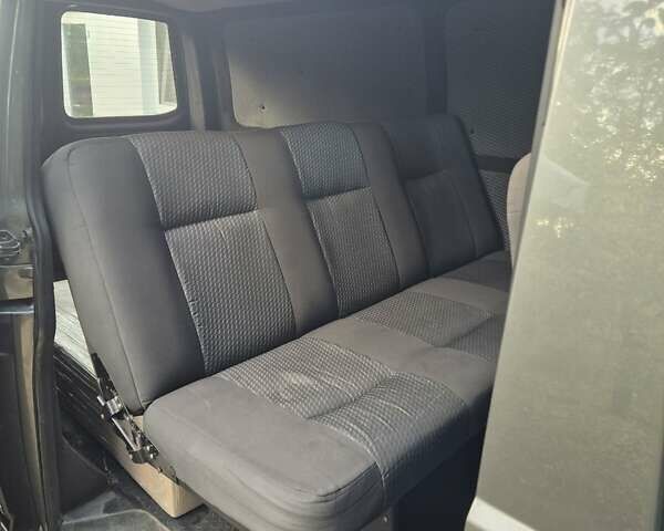Серый Фольксваген Transporter, объемом двигателя 2 л и пробегом 376 тыс. км за 15000 $, фото 6 на Automoto.ua