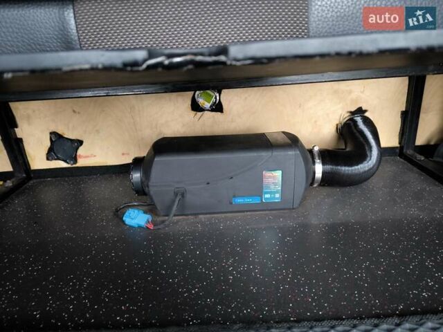 Сірий Фольксваген Transporter, об'ємом двигуна 1.97 л та пробігом 255 тис. км за 17697 $, фото 4 на Automoto.ua