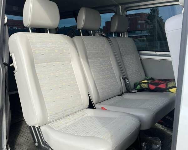 Сірий Фольксваген Transporter, об'ємом двигуна 2 л та пробігом 374 тис. км за 13000 $, фото 1 на Automoto.ua