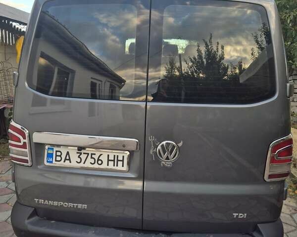 Серый Фольксваген Transporter, объемом двигателя 2 л и пробегом 376 тыс. км за 15000 $, фото 3 на Automoto.ua
