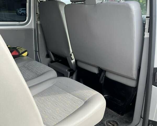 Сірий Фольксваген Transporter, об'ємом двигуна 2 л та пробігом 374 тис. км за 13000 $, фото 3 на Automoto.ua