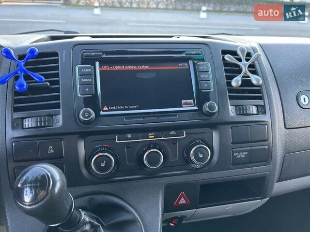 Сірий Фольксваген Transporter, об'ємом двигуна 2 л та пробігом 359 тис. км за 15943 $, фото 14 на Automoto.ua