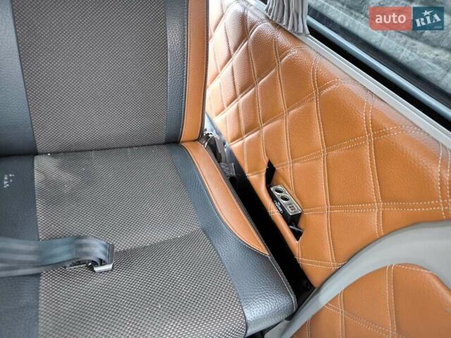 Сірий Фольксваген Transporter, об'ємом двигуна 1.97 л та пробігом 255 тис. км за 17697 $, фото 14 на Automoto.ua