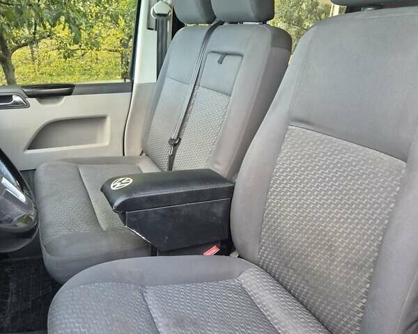 Серый Фольксваген Transporter, объемом двигателя 2 л и пробегом 376 тыс. км за 15000 $, фото 5 на Automoto.ua