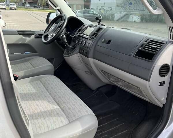 Сірий Фольксваген Transporter, об'ємом двигуна 2 л та пробігом 374 тис. км за 13000 $, фото 5 на Automoto.ua