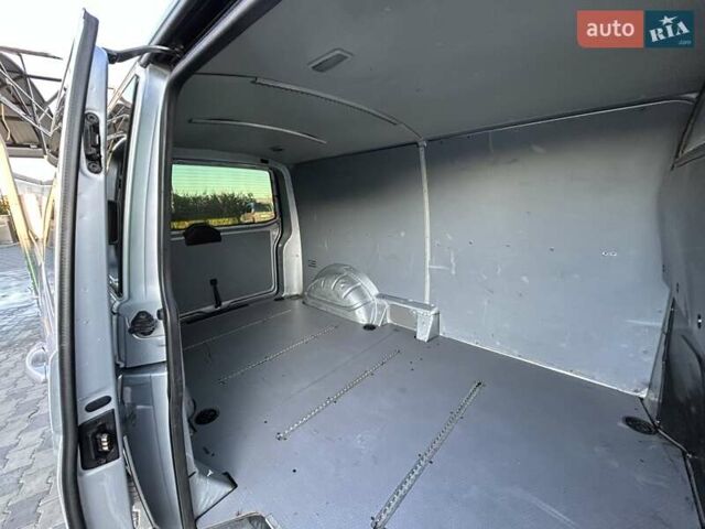 Сірий Фольксваген Transporter, об'ємом двигуна 2 л та пробігом 359 тис. км за 15943 $, фото 17 на Automoto.ua
