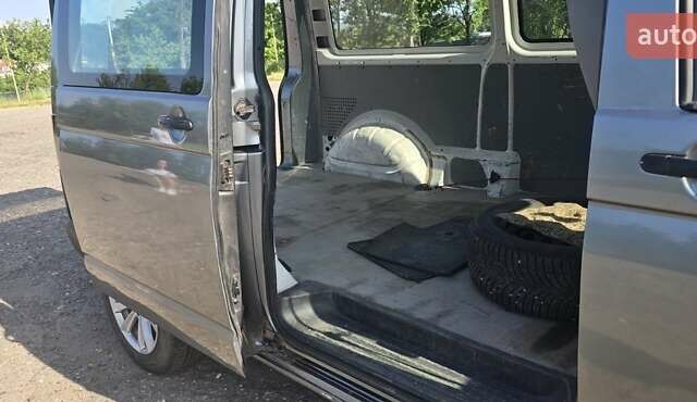 Серый Фольксваген Transporter, объемом двигателя 1.97 л и пробегом 426 тыс. км за 11300 $, фото 14 на Automoto.ua