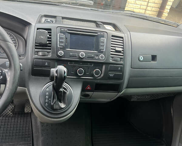 Серый Фольксваген Transporter, объемом двигателя 1.97 л и пробегом 276 тыс. км за 18500 $, фото 13 на Automoto.ua