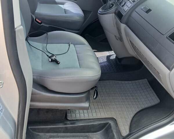 Серый Фольксваген Transporter, объемом двигателя 1.97 л и пробегом 277 тыс. км за 14000 $, фото 5 на Automoto.ua