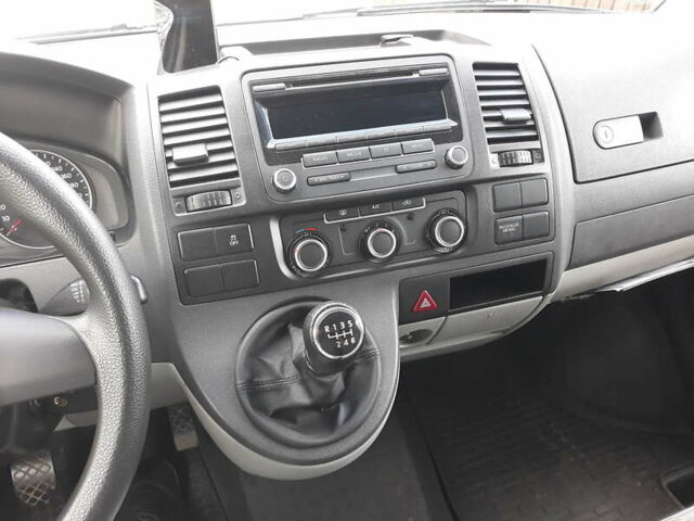 Серый Фольксваген Transporter, объемом двигателя 2 л и пробегом 440 тыс. км за 11000 $, фото 3 на Automoto.ua