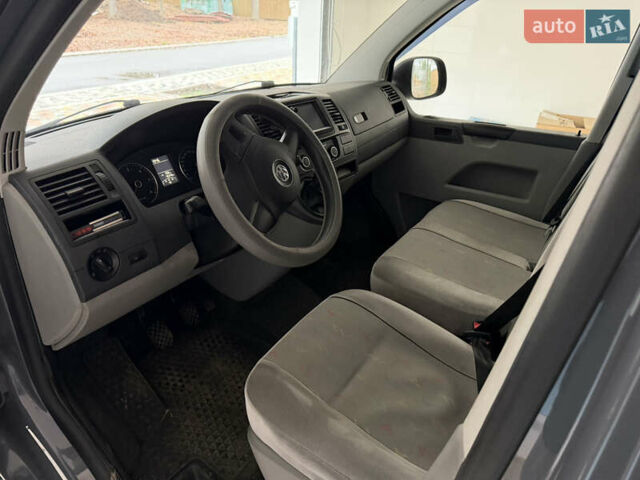 Сірий Фольксваген Transporter, об'ємом двигуна 1.97 л та пробігом 46 тис. км за 30000 $, фото 4 на Automoto.ua