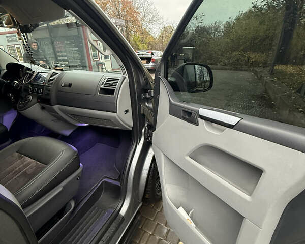 Серый Фольксваген Transporter, объемом двигателя 1.97 л и пробегом 250 тыс. км за 22300 $, фото 26 на Automoto.ua