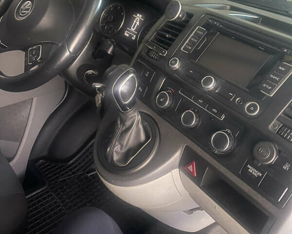 Серый Фольксваген Transporter, объемом двигателя 1.97 л и пробегом 240 тыс. км за 13599 $, фото 1 на Automoto.ua