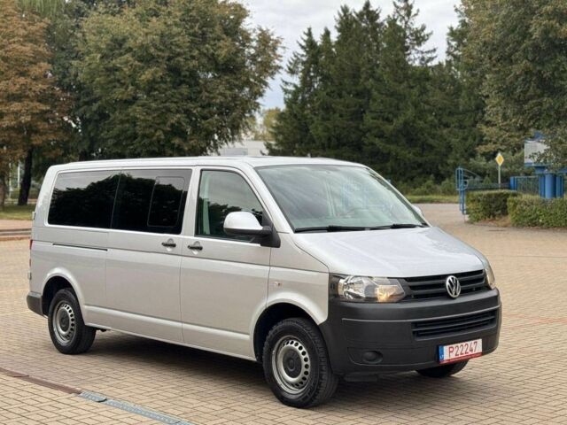 Серый Фольксваген Transporter, объемом двигателя 2 л и пробегом 174 тыс. км за 9000 $, фото 2 на Automoto.ua
