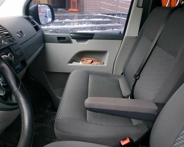 Серый Фольксваген Transporter, объемом двигателя 2 л и пробегом 230 тыс. км за 14000 $, фото 1 на Automoto.ua