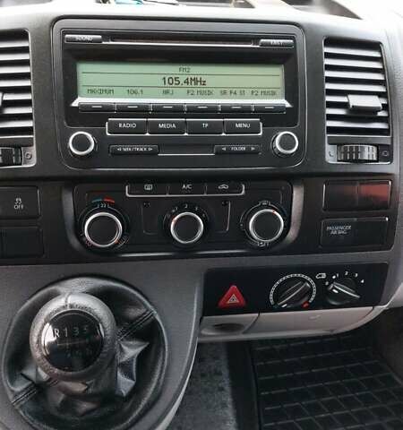 Серый Фольксваген Transporter, объемом двигателя 2 л и пробегом 235 тыс. км за 19900 $, фото 35 на Automoto.ua