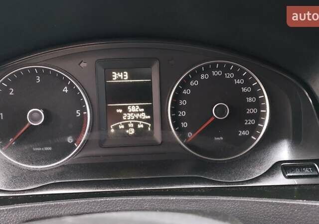 Серый Фольксваген Transporter, объемом двигателя 2 л и пробегом 235 тыс. км за 19900 $, фото 22 на Automoto.ua