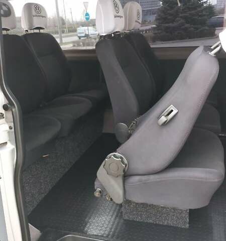 Серый Фольксваген Transporter, объемом двигателя 2 л и пробегом 235 тыс. км за 19900 $, фото 34 на Automoto.ua