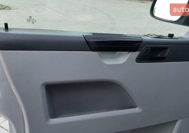 Серый Фольксваген Transporter, объемом двигателя 2 л и пробегом 235 тыс. км за 19900 $, фото 18 на Automoto.ua