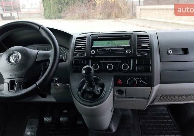 Серый Фольксваген Transporter, объемом двигателя 2 л и пробегом 235 тыс. км за 19900 $, фото 33 на Automoto.ua