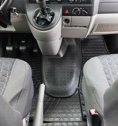 Серый Фольксваген Transporter, объемом двигателя 2 л и пробегом 235 тыс. км за 19900 $, фото 32 на Automoto.ua