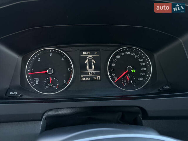 Серый Фольксваген Transporter, объемом двигателя 2 л и пробегом 299 тыс. км за 25000 $, фото 14 на Automoto.ua