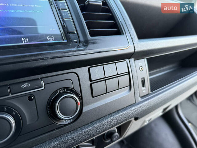 Серый Фольксваген Transporter, объемом двигателя 2 л и пробегом 299 тыс. км за 25000 $, фото 21 на Automoto.ua