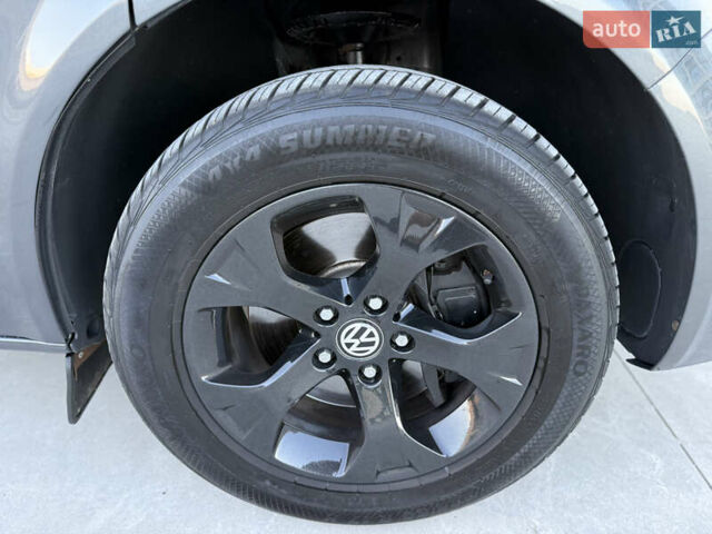 Серый Фольксваген Transporter, объемом двигателя 2 л и пробегом 299 тыс. км за 25000 $, фото 18 на Automoto.ua